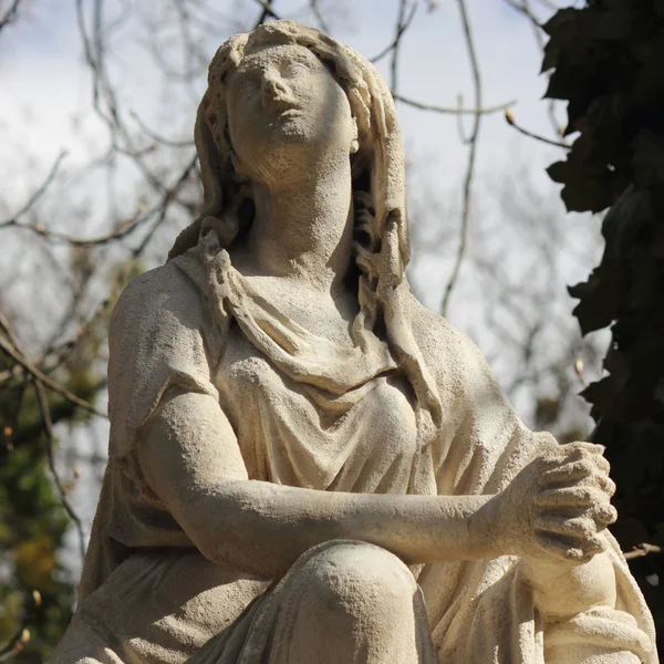 Statua Della Donna Sulla Tomba Come Simbolo Depressione Dolore Dolore — Foto Stock