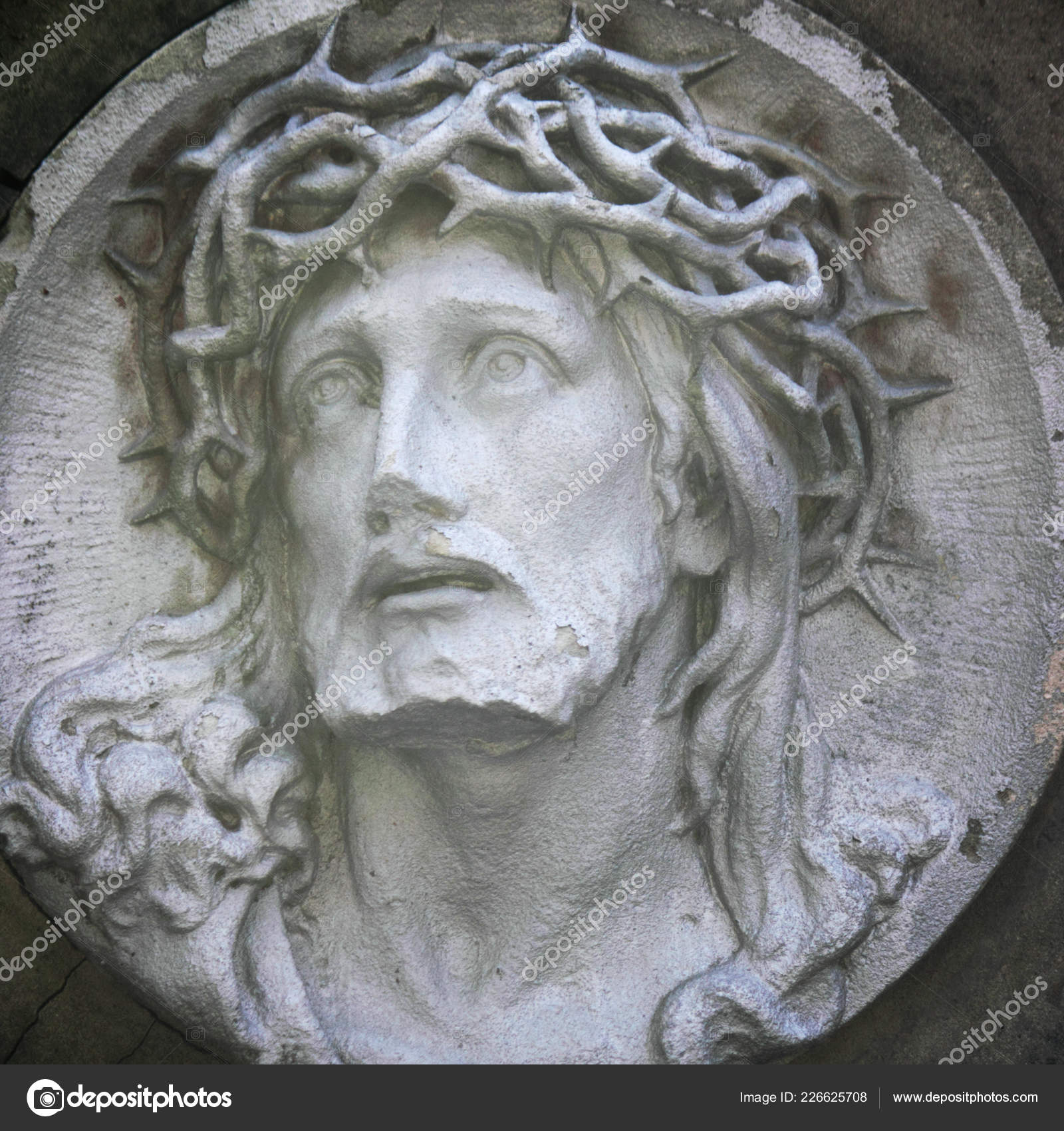 https://st4.depositphotos.com/1030973/22662/i/1600/depositphotos_226625708-stock-photo-jesus-christ-crown-thorns-fragment.jpg