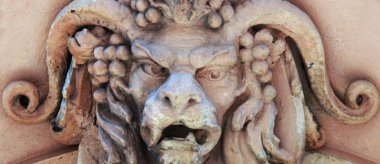 HADES (hades, Plüton) - ölülerin Krallığı Tanrıdır. kronos ve rei, zeus, poseidon, hera, demeter ve hestia kardeşi oğlu. Ne zaman dünya ayide lscnfkjcy yeraltı bölen.