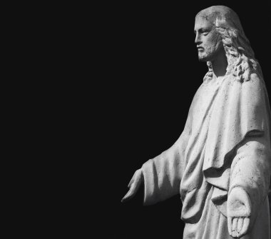 İsa İsa heykeli gri bir arka plan 