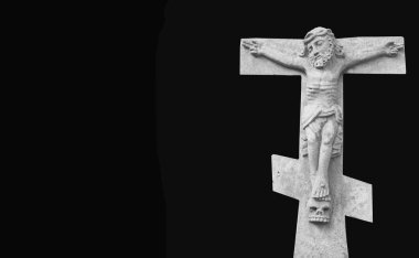 (antik taş heykel insan ruhun ölümsüzlüğü ve diriliş bir sembolü olarak İsa'nın çarmıha germe)