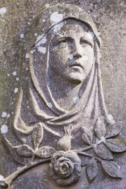 sevgi ve nezaket sembolü olarak Meryem Ana heykeli