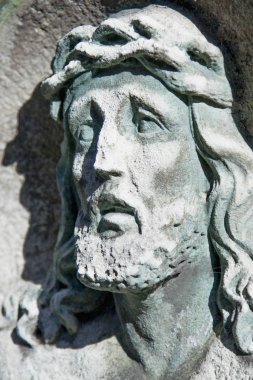 İsa'nın taç dikenli (din, inanç, ölüm, kıyamet, sonsuzluk kavramı acı taş antik heykel)