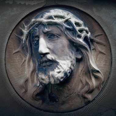 İsa'nın acı heykeli (din, inanç, ölüm, kıyamet, sonsuzluk kavramı dikenli taç antika)
