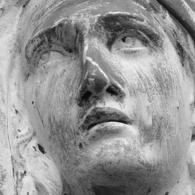 Sevgi ve nezaket (antik heykel parçası bir sembolü olarak Meryem Ana heykeli)