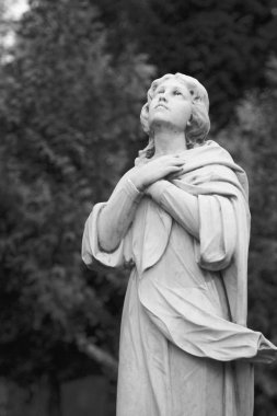 sevgi ve nezaket sembolü olarak Meryem Ana heykeli