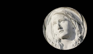 sevgi ve nezaket sembolü olarak Meryem Ana heykeli