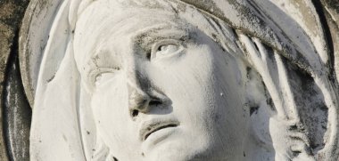 sevgi ve nezaket sembolü olarak Meryem Ana heykeli