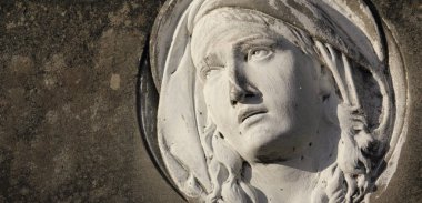 sevgi ve nezaket sembolü olarak Meryem Ana heykeli