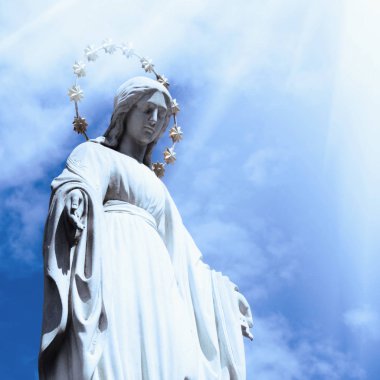 sevgi ve nezaket sembolü olarak Meryem Ana heykeli