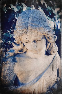 Melek antika heykeli. Dramatik olağandışı sahne. Retro filtre bir