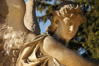 (Lychakivs mezarlıklar, Lviv, Ukrayna yaşamın sonu bir sembolü olarak ölüm meleği)