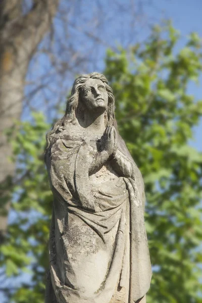 圣母玛利亚雕像作为爱和善良的象征 死亡概念 — 图库照片