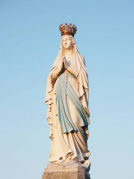 Statue av jomfru Maria – stockfoto