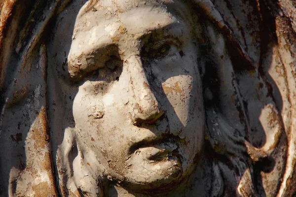 Jungfru Maria staty. Vintage skulptur. — Stockfoto