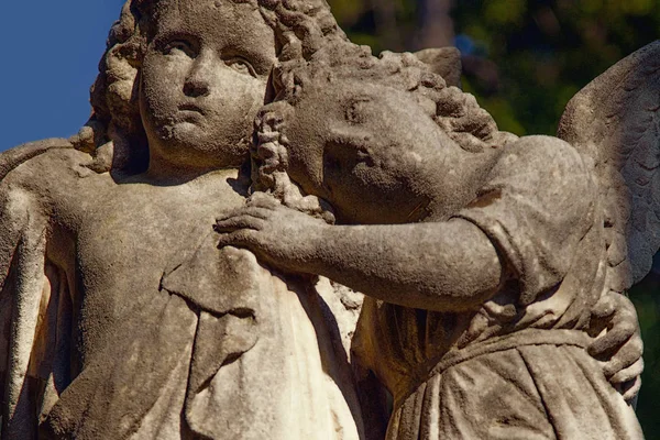 Estátua Pedra Antiga Pequenos Anjos Como Símbolo Guardas Para Crianças — Fotografia de Stock