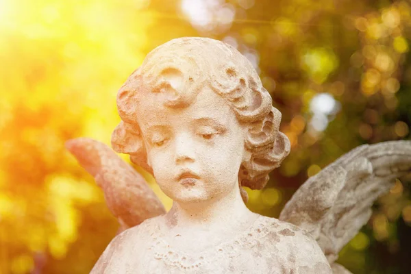 Antike Statue Des Schutzengels Der Kinder Sonnenlicht Als Symbol Der — Stockfoto