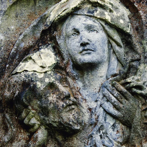 Antik Staty Smärta Och Lidande Jungfru Maria Med Jesus Kristus — Stockfoto