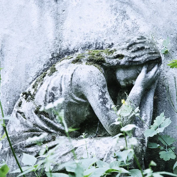 Statue Der Frau Auf Grab Als Symbol Der Depression Schmerz — Stockfoto