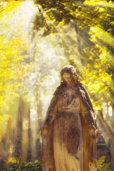 Αρχαίο Άγαλμα Της Παναγίας Εκλεκτής Ποιότητας Γλυπτική Λυπημένη Γυναίκα Στη — Φωτογραφία Αρχείου