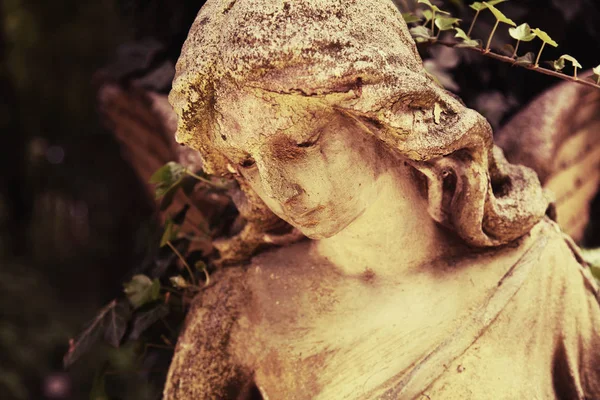 Vintage Bild Eines Traurigen Engels Auf Einem Friedhof Vor Dem — Stockfoto