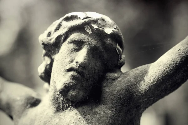 アンティーク像イエス キリストの愛 宗教の象徴としてのフラグメント — ストック写真