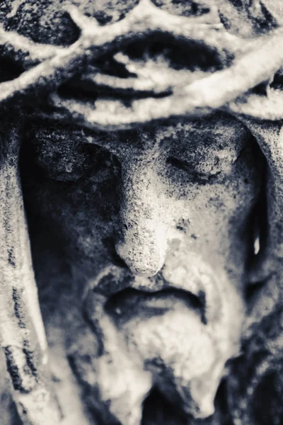Tvář Ježíše Krista. Fragment starožitné sochy. — Stock fotografie