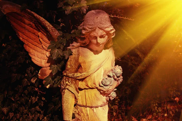 Angelo Alla Luce Del Sole Statua Antica — Foto Stock