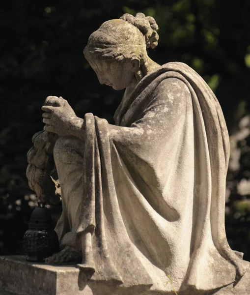 Estátua Mulher Túmulo Como Símbolo Depressão Dor Tristeza Morte — Fotografia de Stock