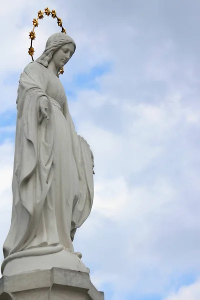 Άγαλμα Της Παναγίας Ένα Σύμβολο Της Αγάπης Και Της Καλοσύνης — Φωτογραφία Αρχείου