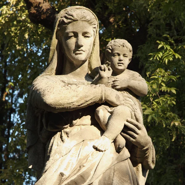 Standbeeld Van Maagd Maria Als Een Symbool Van Liefde Vriendelijkheid — Stockfoto