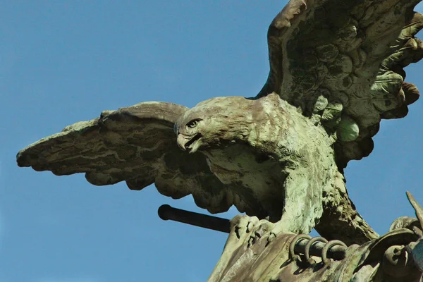 Adlerstatue Als Symbol Ewigen Ruhms Und Heldentums Nahaufnahme — Stockfoto