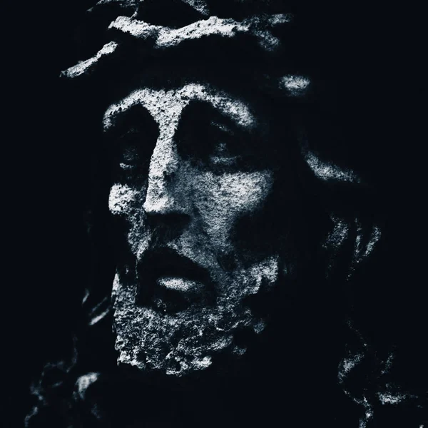 Twarz Jezusa Chrystusa Antyczny Posąg Pomocą Głębokie Cienie Dramatyczne Zdjęcia — Zdjęcie stockowe