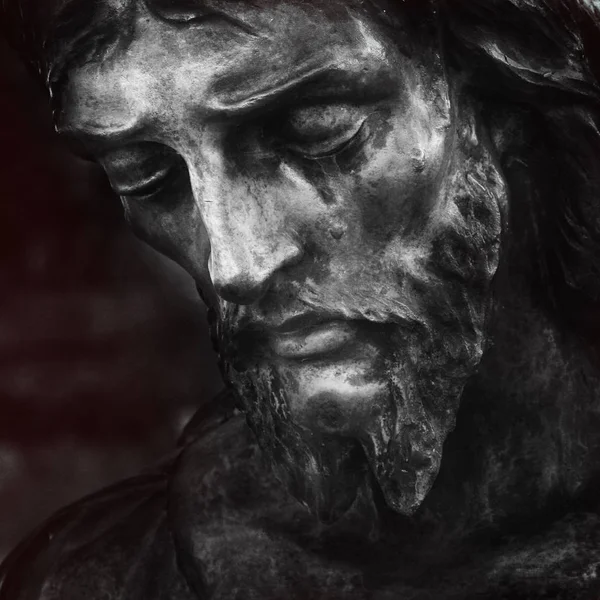 耶稣基督的脸 旧雕像的碎片 — 图库照片