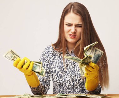 kadın aklamak gölgeli para (yasadışı para, dolar bill, yolsuzluk, manipülasyon)