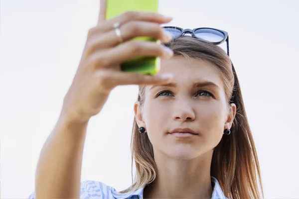 Tiempo Libre Retrato Adicta Selfie Mujer Joven Feliz —  Fotos de Stock