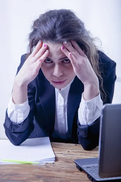 Déteste Mon Travail Bureau Portrait Jeune Femme Affaires Travaillant Des — Photo