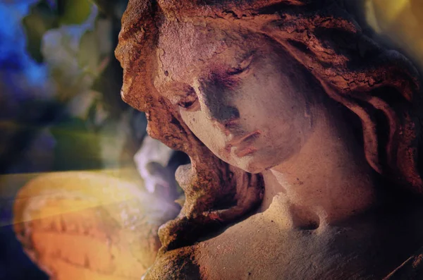 Античная Статуя Ангела Хранителя Лучах Солнца Концепция Озила — стоковое фото