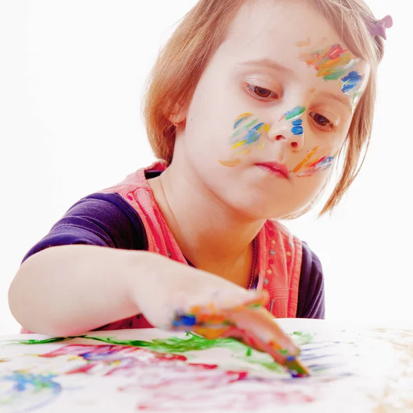 Kunst Creativiteit Jeugdconcept Klein Schattig Kind Meisje Schilderen Met Kleurrijke — Stockfoto