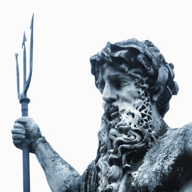 Deniz ve okyanuslarda Neptün (Poseidon) Yüce Tanrı'nın antik heykel parçası. Beyaz arka plan üzerinde izole antik heykel.