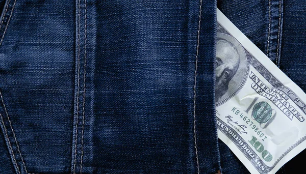 Kot pantolonun cebinde 100 dolar. Metin için boş alan.