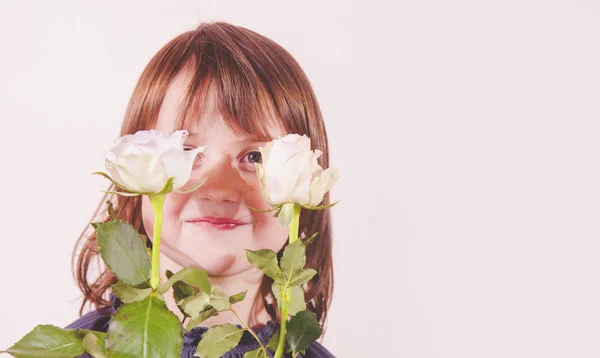 Genderidentiteitsontwikkeling in het jeugdconcept. Aantrekkelijk gesneden — Stockfoto