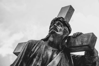  Çarmıha gerilmiş İsa Mesih. Antik heykel. 