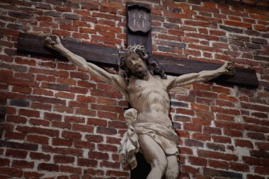 İsa Mesih 'in çarmıha gerilmesi. Antika heykel. Din kavrayışı