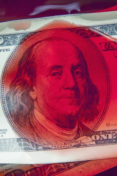Savaşın kanlı işi. Kan banknotları T 'nin sembolü olarak
