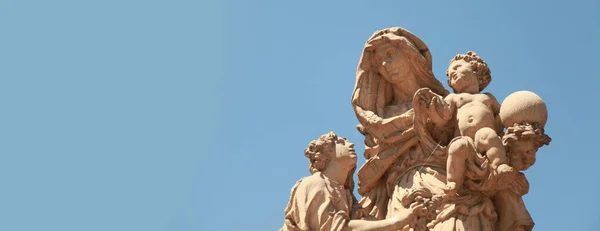 Стародавні статуї бароко Святої Анни на мосту Карла. Прагу — стокове фото