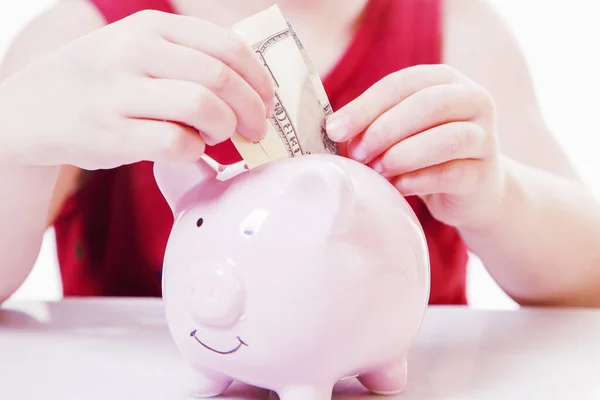 Sacando dinero en el banco. Cerca de poco lindo niño niña inser —  Fotos de Stock