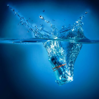 Avro 'nun suya düşmesi, ticarette kazancın sembolü ve stratejik bir planın başarıyla uygulanması. Para, başarı, zenginlik kavramı.