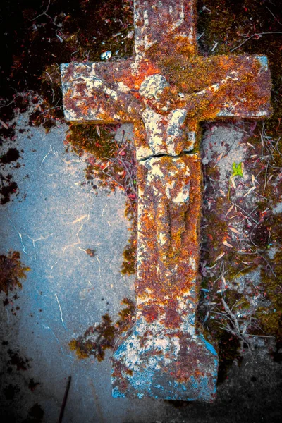 Crucifixión Jesucristo Contra Losa Piedra Gris Piedra Muy Antigua Parcialmente —  Fotos de Stock