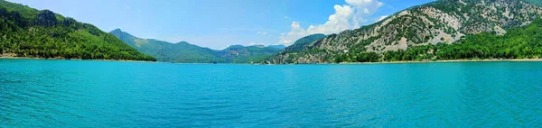캐년의 관광지중 터키의 자연의 아름다움 청록색 호수가 사이의 아름다운 이미지 — 스톡 사진